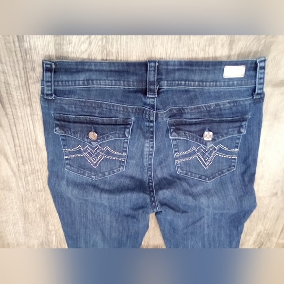 Seven 7 - Picture 3 of 13